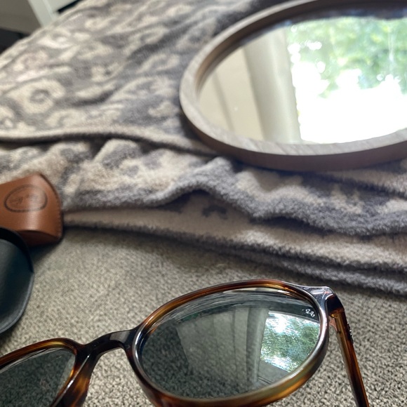 Ray-Ban Sunglasses - Picture 4 of 5